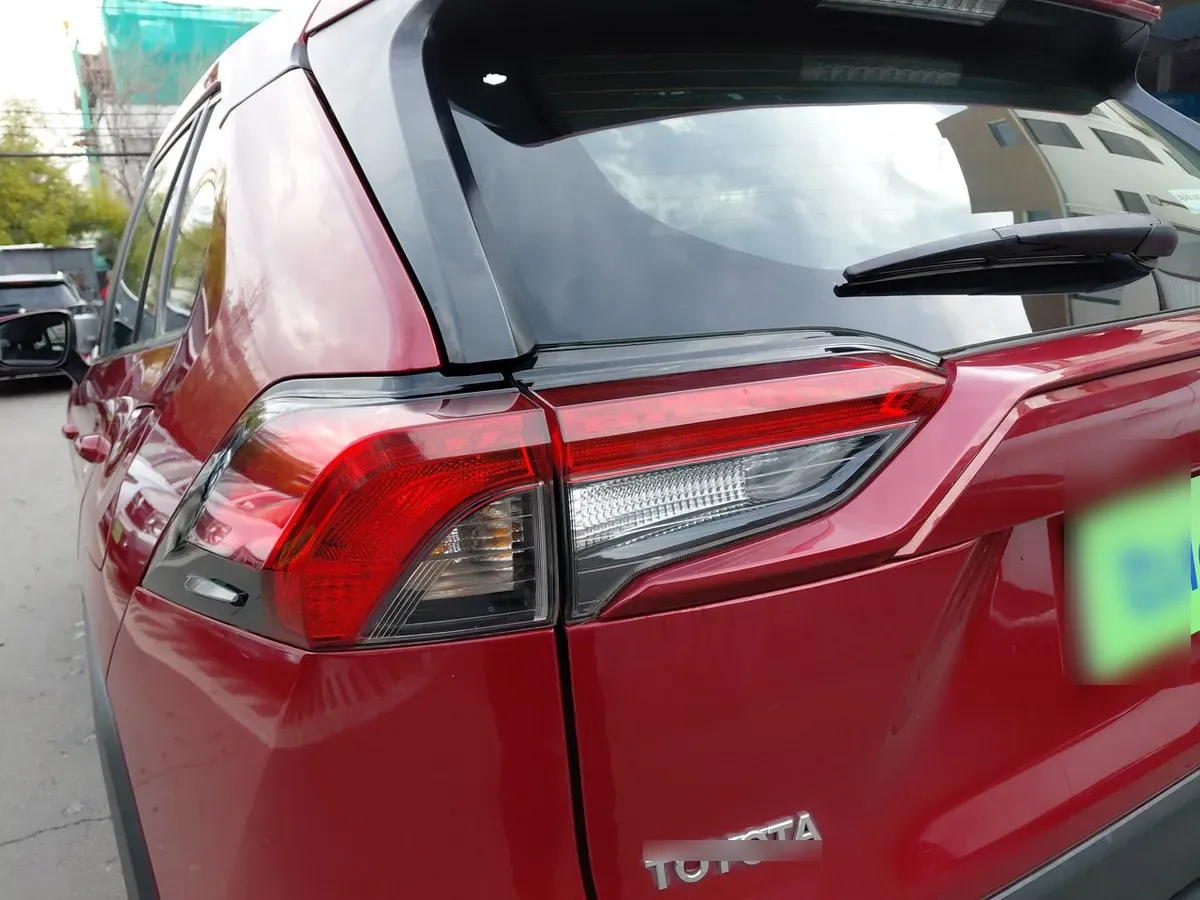 Toyota Rav 4 2.0 Le 4x2 Mt 5p año 2023