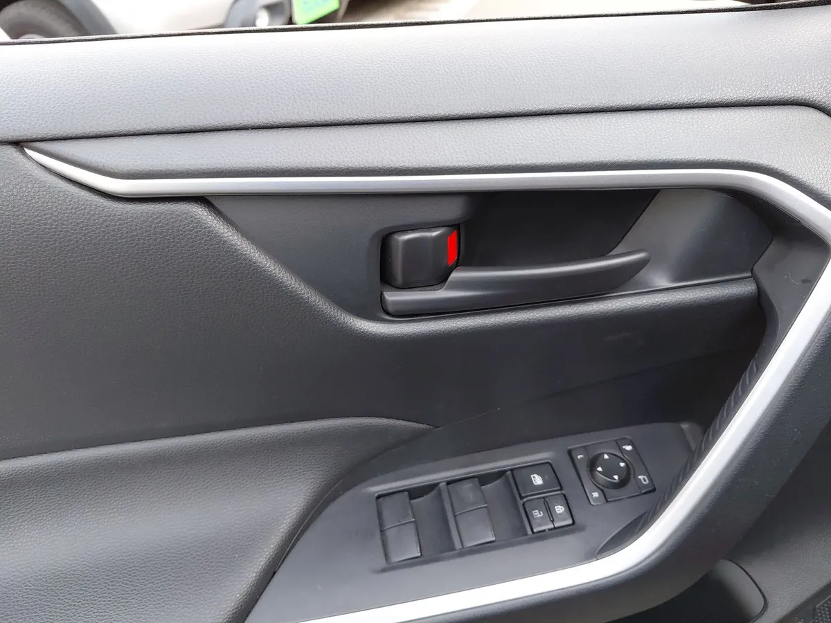 Toyota Rav 4 2.0 Le 4x2 Mt 5p año 2023