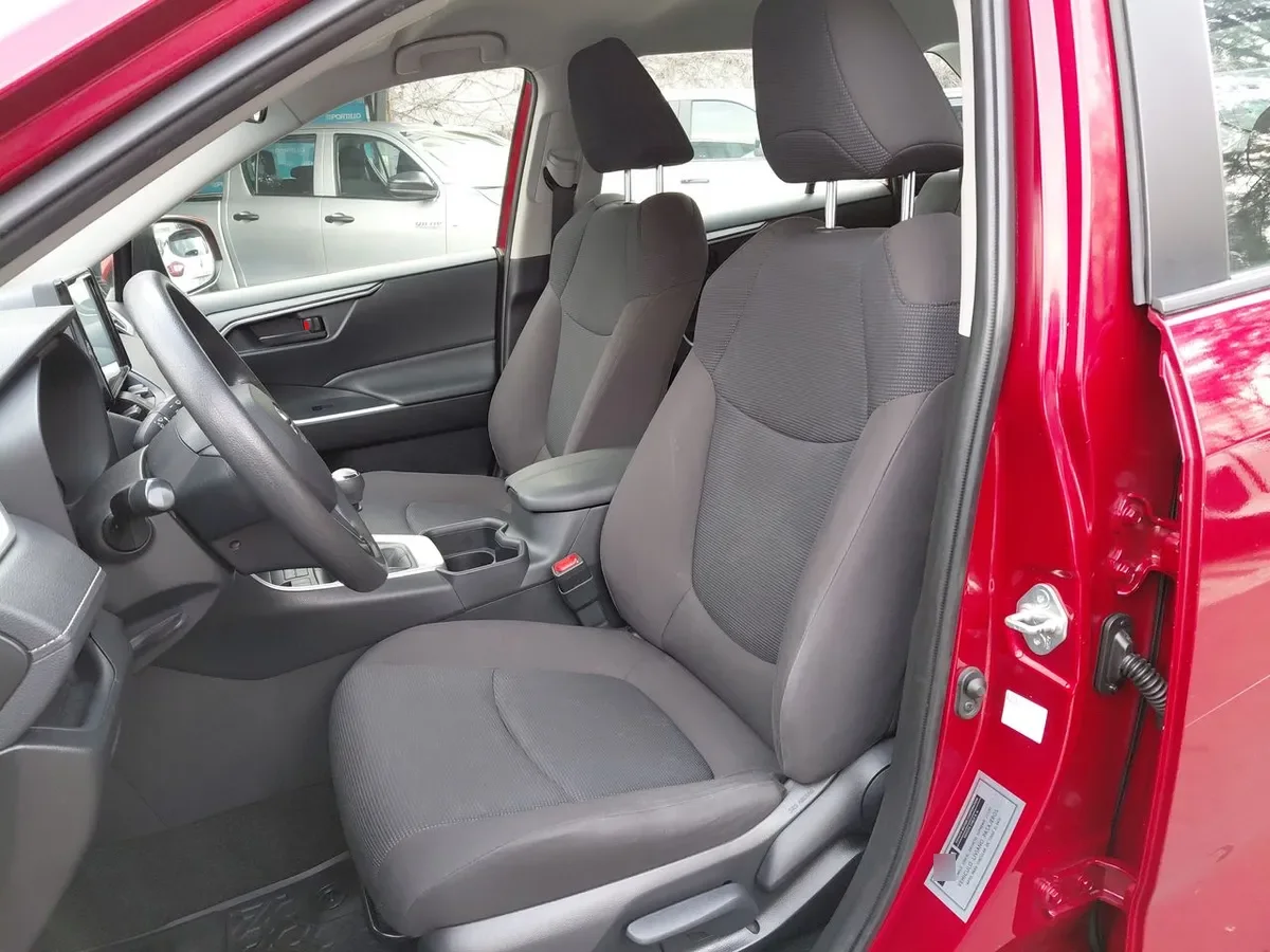 Toyota Rav 4 2.0 Le 4x2 Mt 5p año 2023