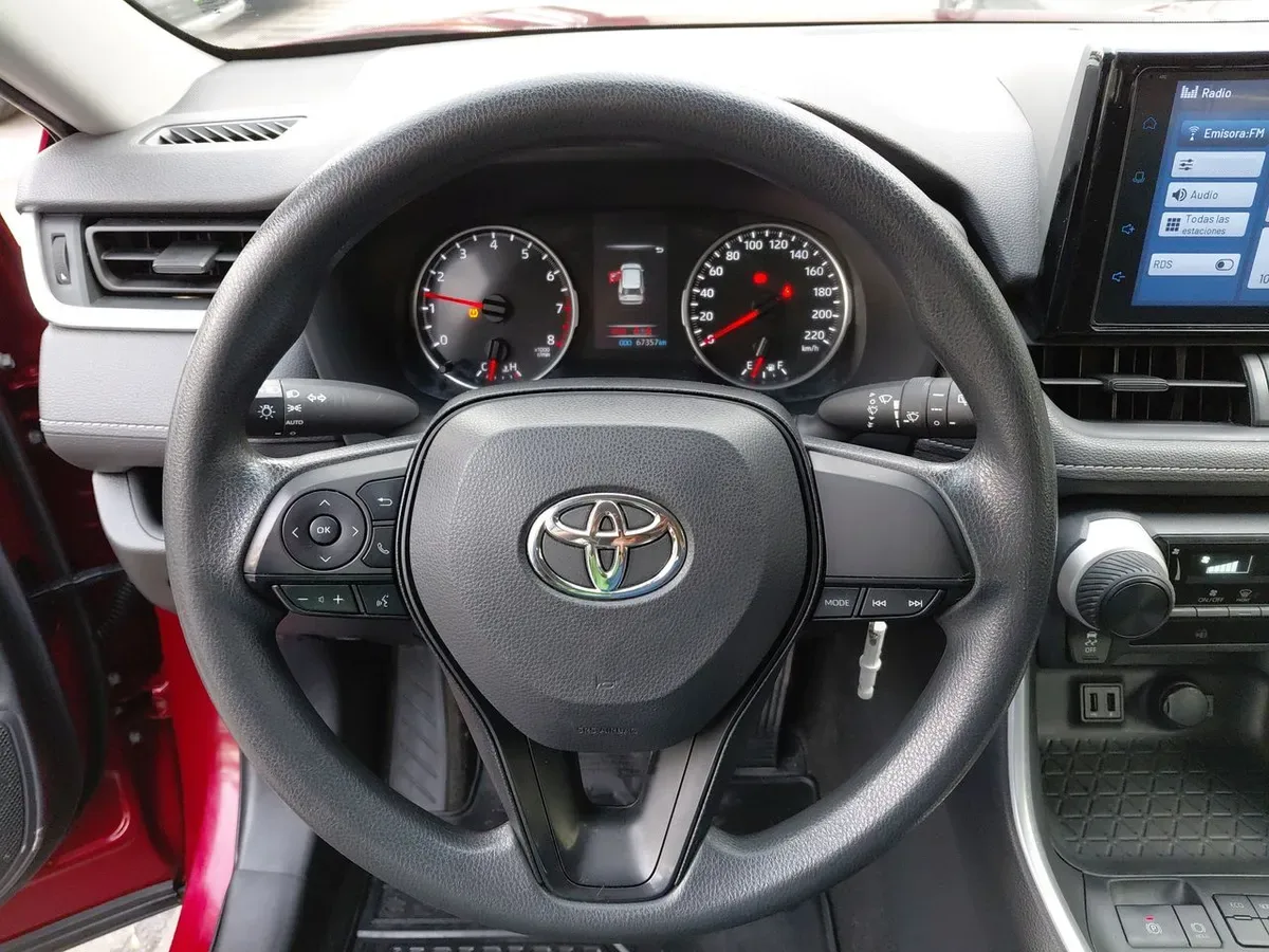 Toyota Rav 4 2.0 Le 4x2 Mt 5p año 2023