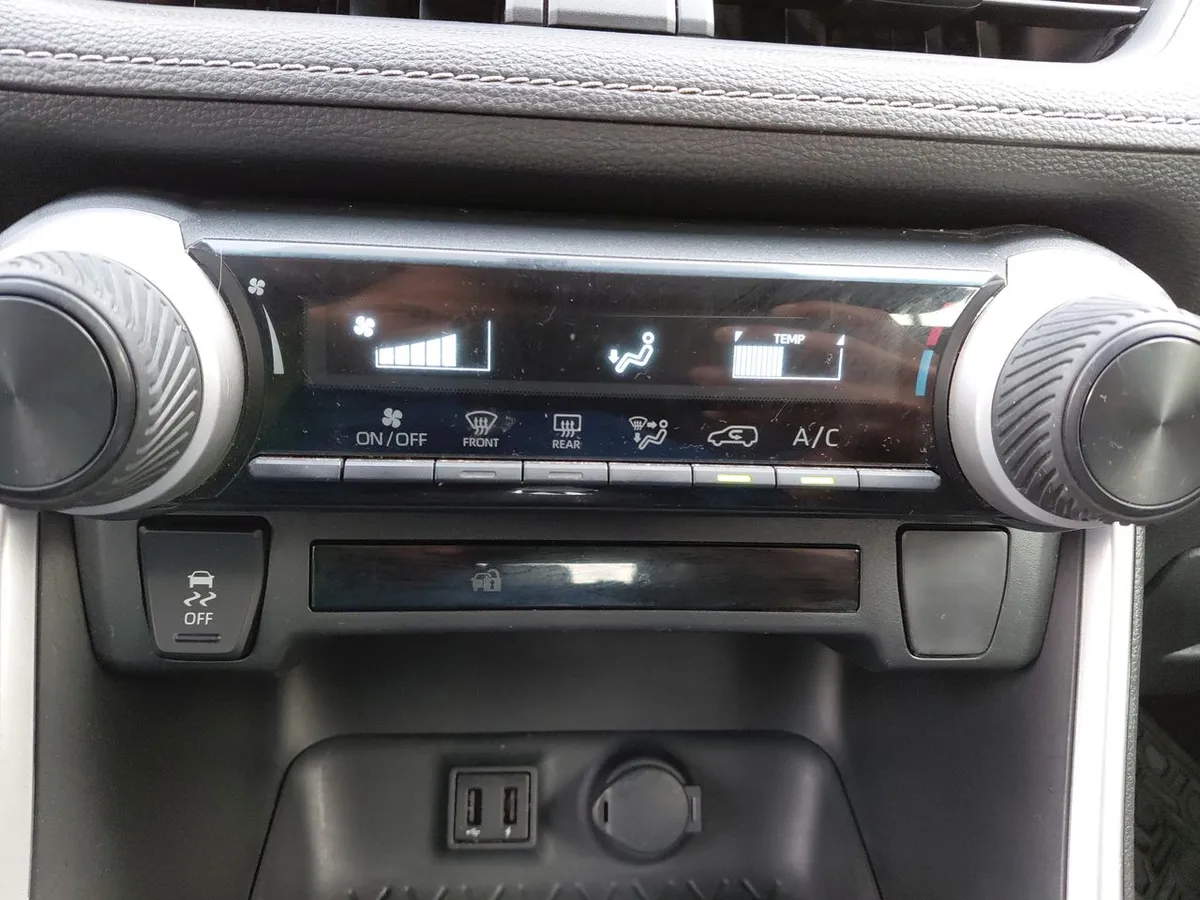 Toyota Rav 4 2.0 Le 4x2 Mt 5p año 2023