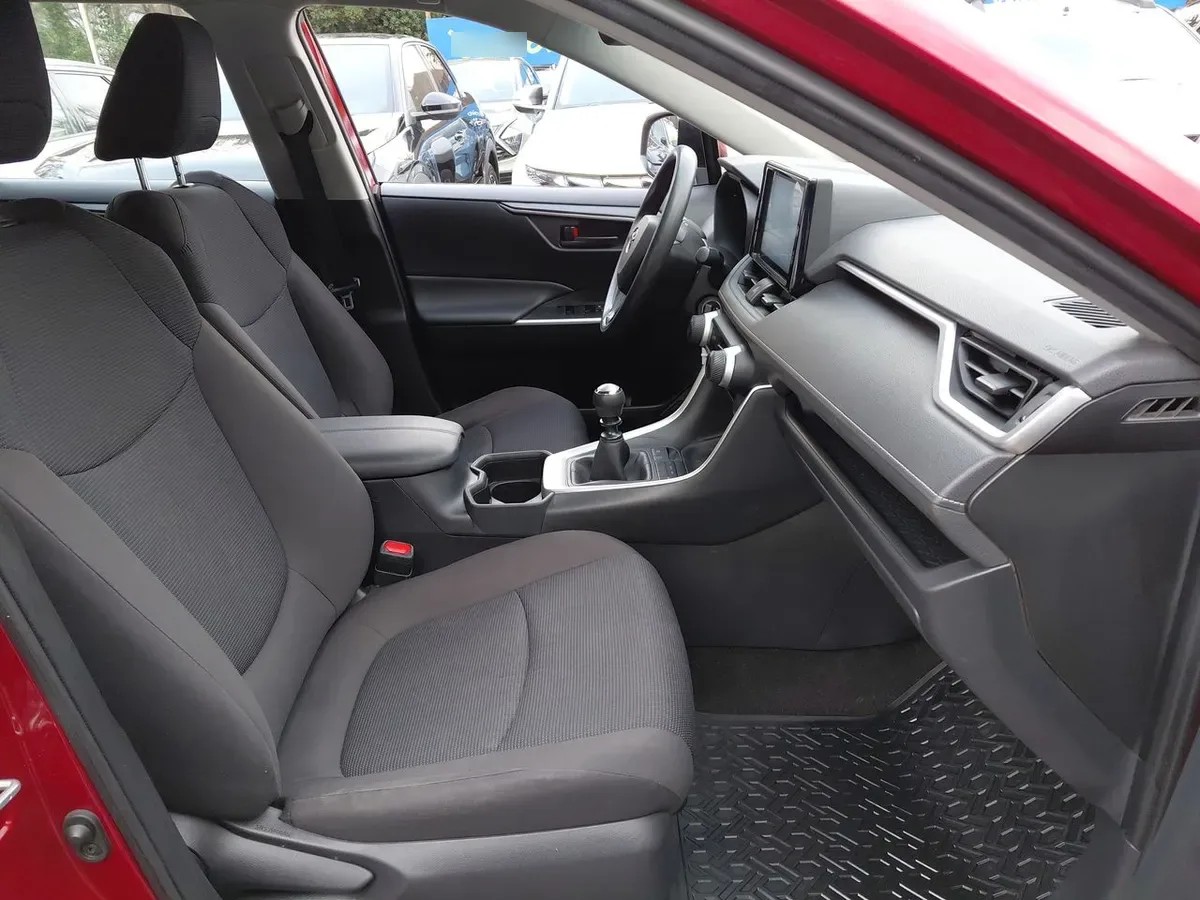 Toyota Rav 4 2.0 Le 4x2 Mt 5p año 2023