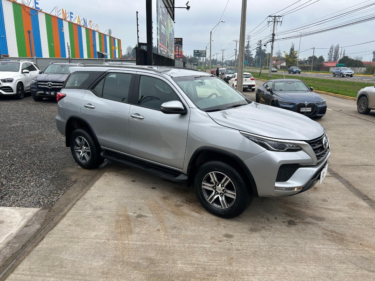 Toyota Fortuner Srv 2.7 Aut año 2022