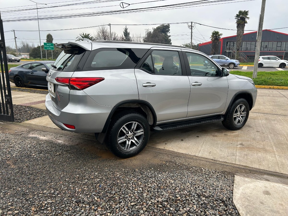 Toyota Fortuner Srv 2.7 Aut año 2022