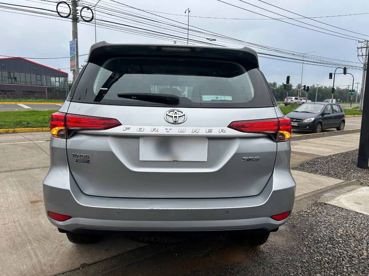 Toyota Fortuner Srv 2.7 Aut año 2022