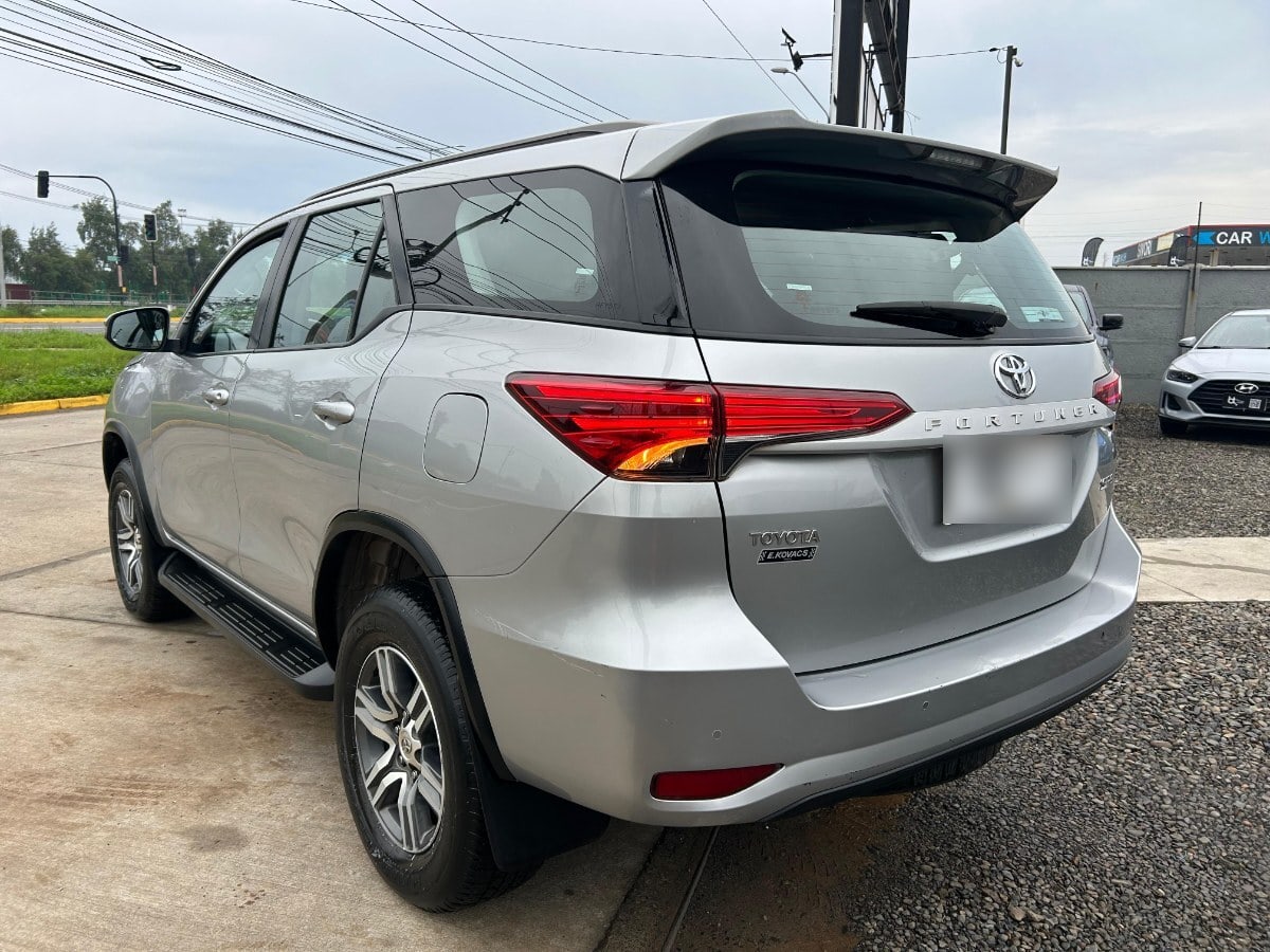 Toyota Fortuner Srv 2.7 Aut año 2022