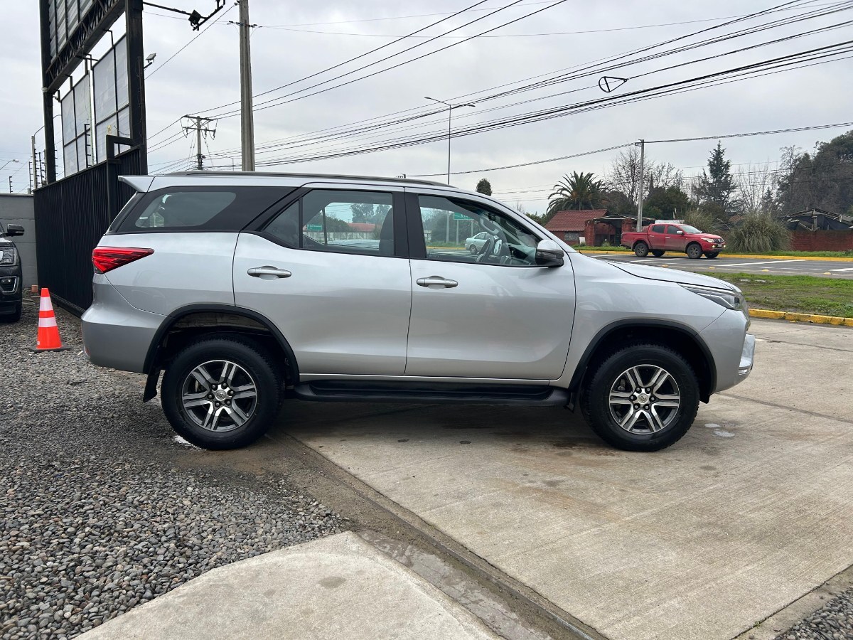 Toyota Fortuner Srv 2.7 Aut año 2022