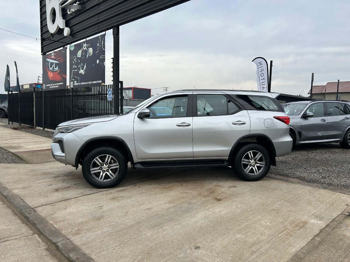 Toyota Fortuner Srv 2.7 Aut año 2022