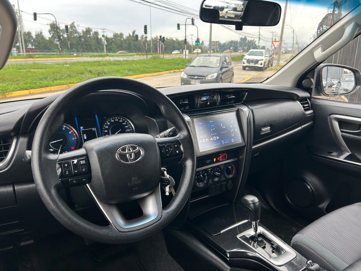 Toyota Fortuner Srv 2.7 Aut año 2022