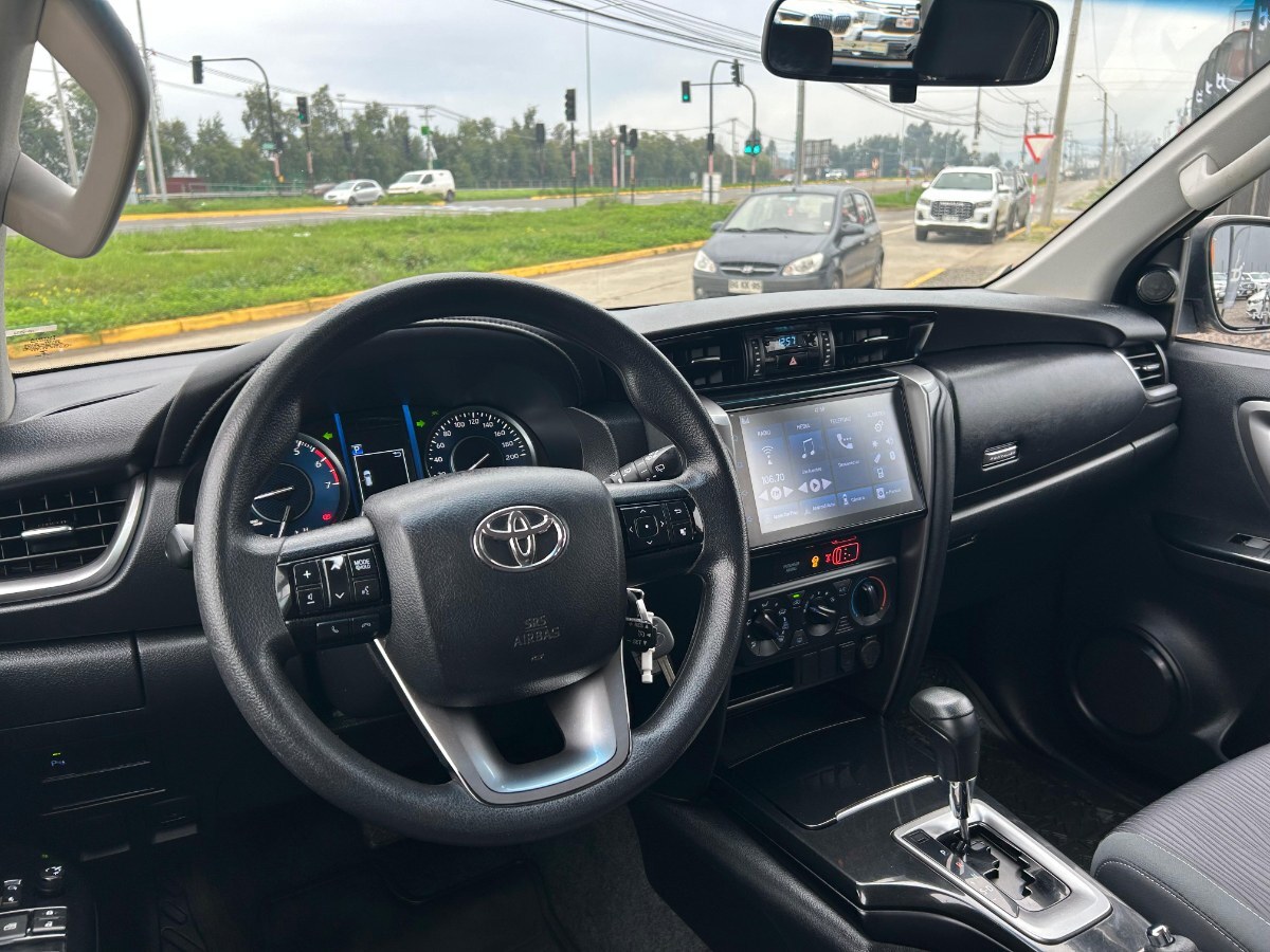Toyota Fortuner Srv 2.7 Aut año 2022