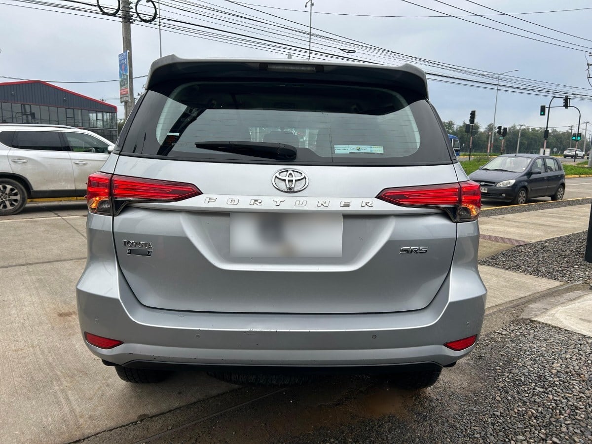 Toyota Fortuner Srv 2.7 Aut año 2022