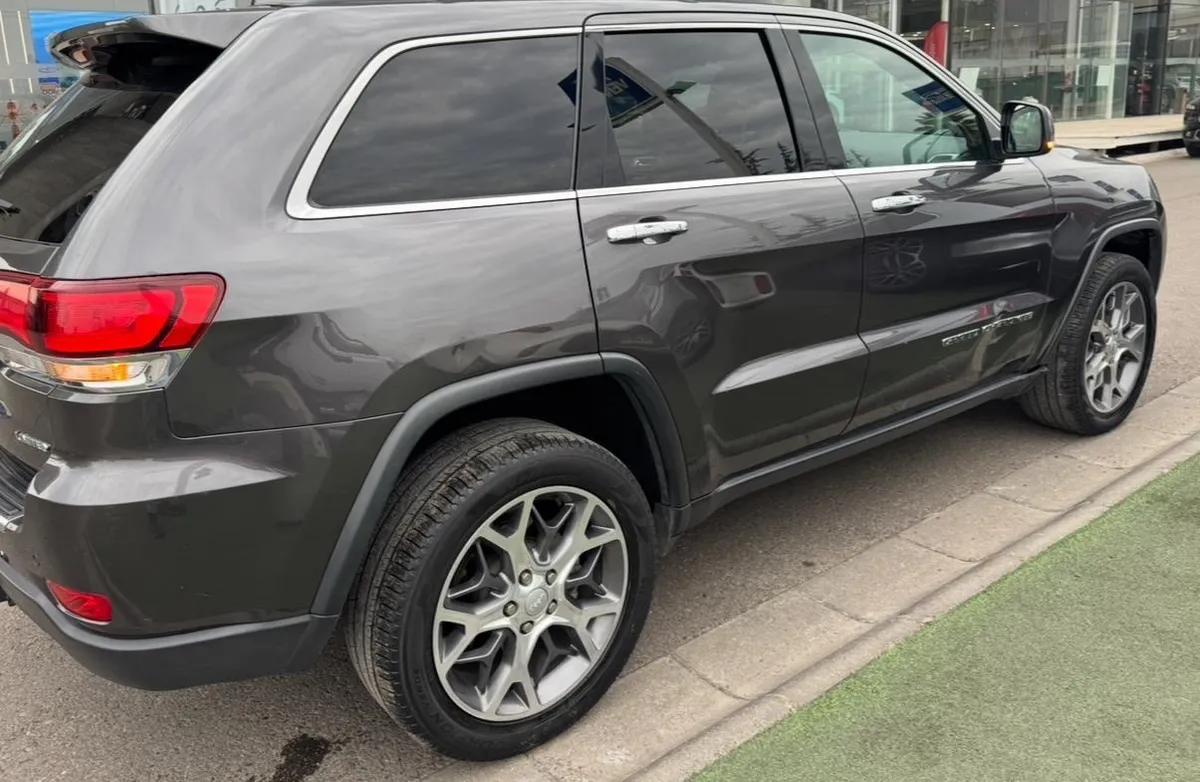 JEEP GRAND CHEROKEE 3.6 Limited Lx At 4x4 año 2021