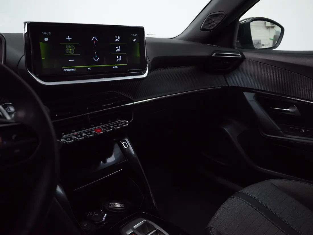 Peugeot 2008 1.2 Active Puretech 130 At año 2023