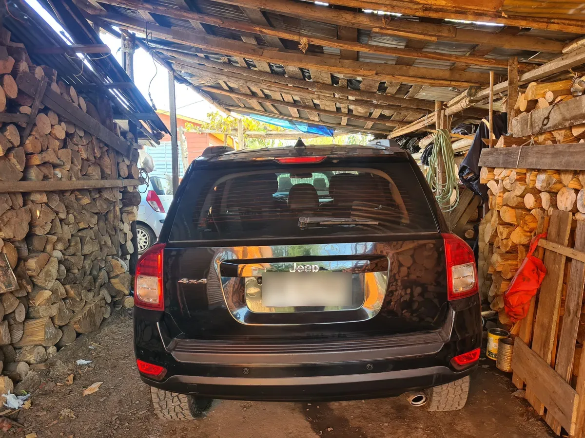 JEEP COMPASS 2.4 Sport At 4x4 año 2013