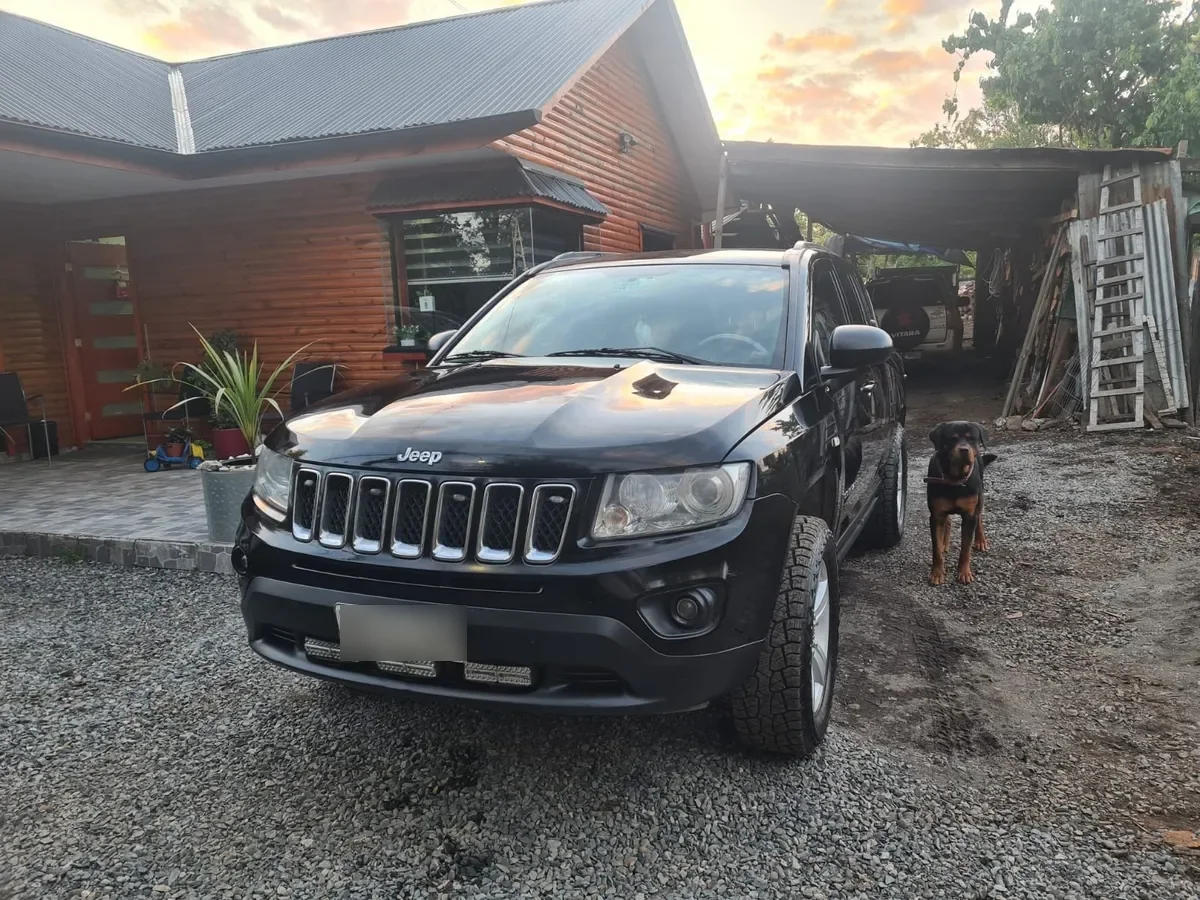 JEEP COMPASS 2.4 Sport At 4x4 año 2013