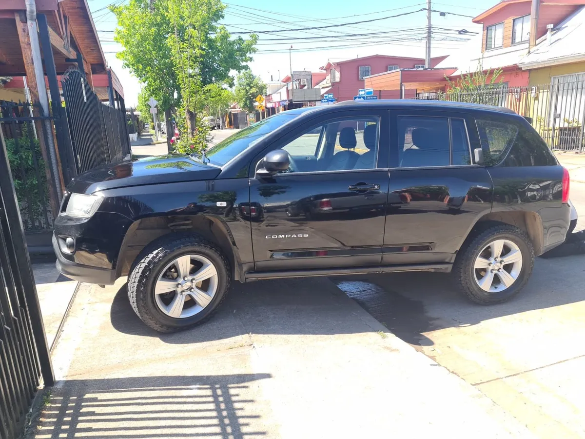 JEEP COMPASS 2.4 Sport At 4x4 año 2013