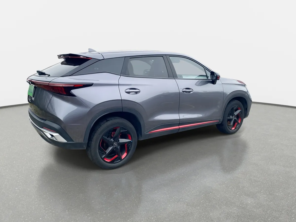 Omoda C5 1.5t Luxury 4x2 Cvt At 5p año 2025