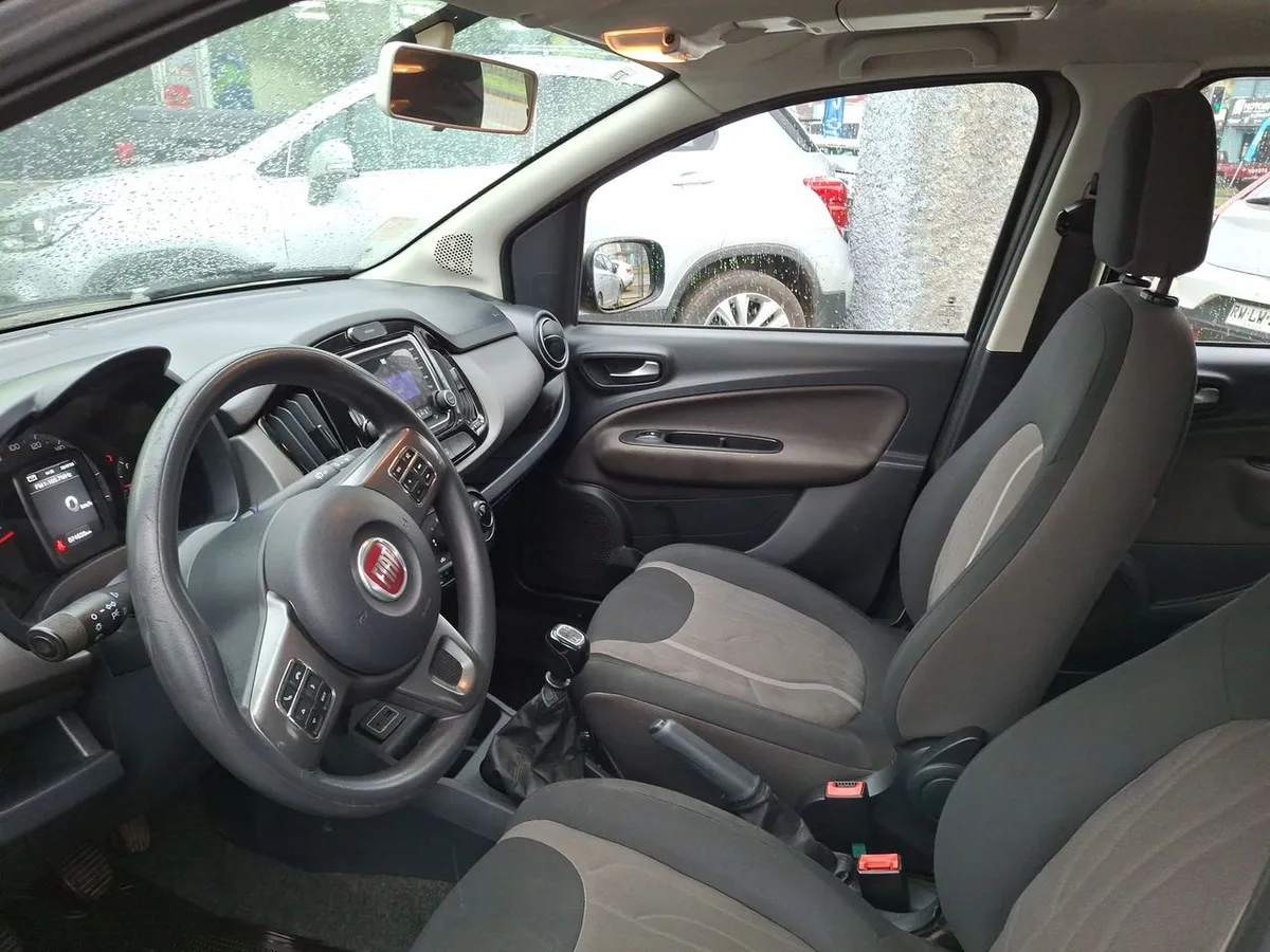 Fiat Uno 1.4 Way Evo Style 4x2 Aa Mt 5p año 2019