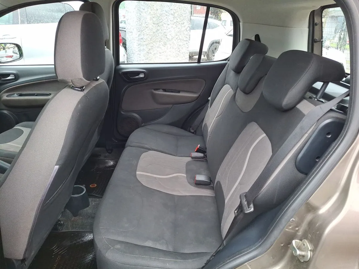 Fiat Uno 1.4 Way Evo Style 4x2 Aa Mt 5p año 2019