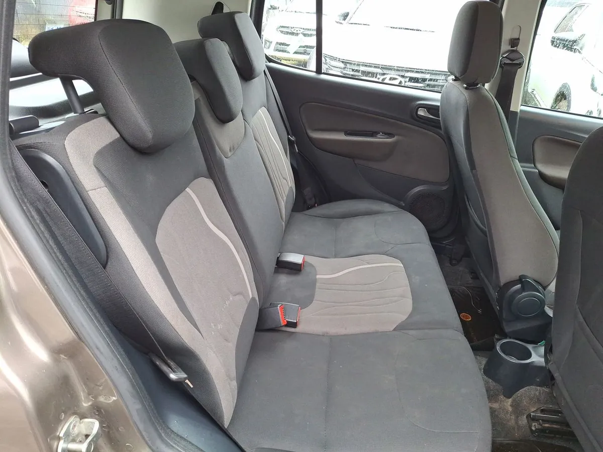 Fiat Uno 1.4 Way Evo Style 4x2 Aa Mt 5p año 2019