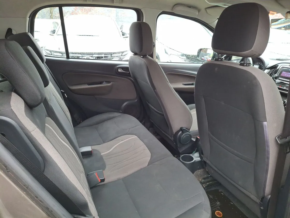 Fiat Uno 1.4 Way Evo Style 4x2 Aa Mt 5p año 2019