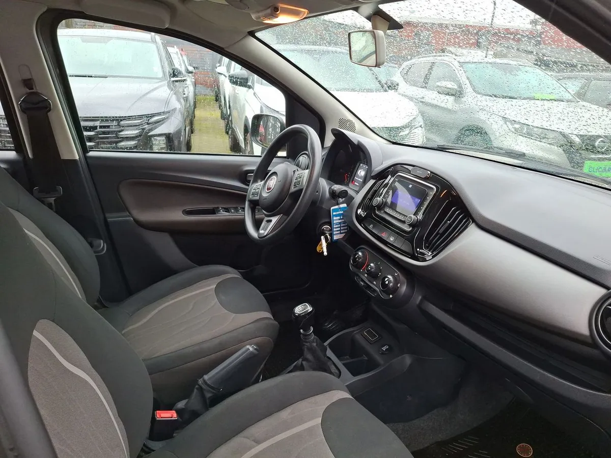Fiat Uno 1.4 Way Evo Style 4x2 Aa Mt 5p año 2019