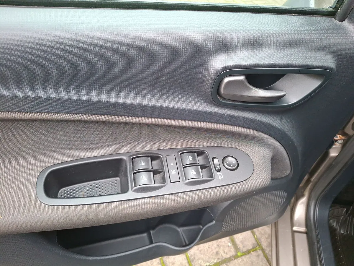 Fiat Uno 1.4 Way Evo Style 4x2 Aa Mt 5p año 2019