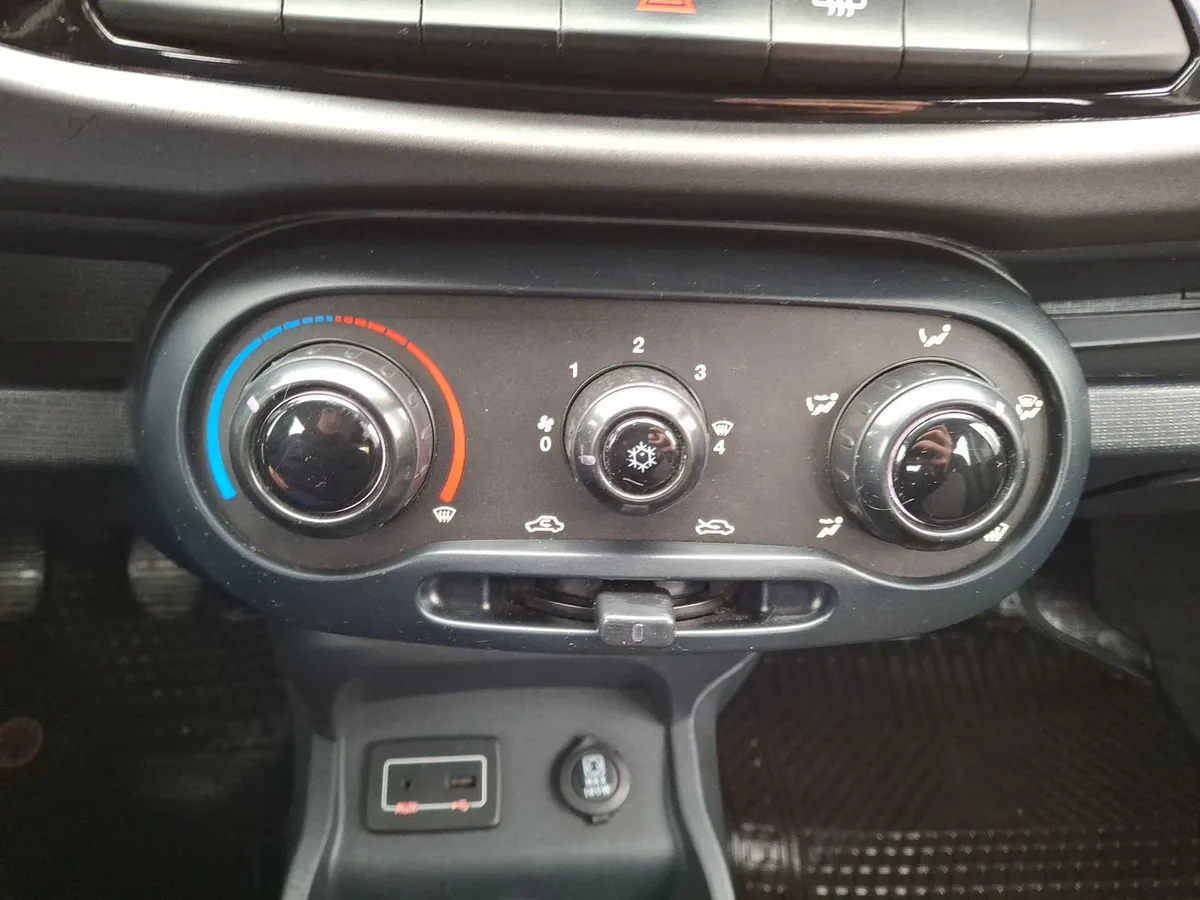 Fiat Uno 1.4 Way Evo Style 4x2 Aa Mt 5p año 2019