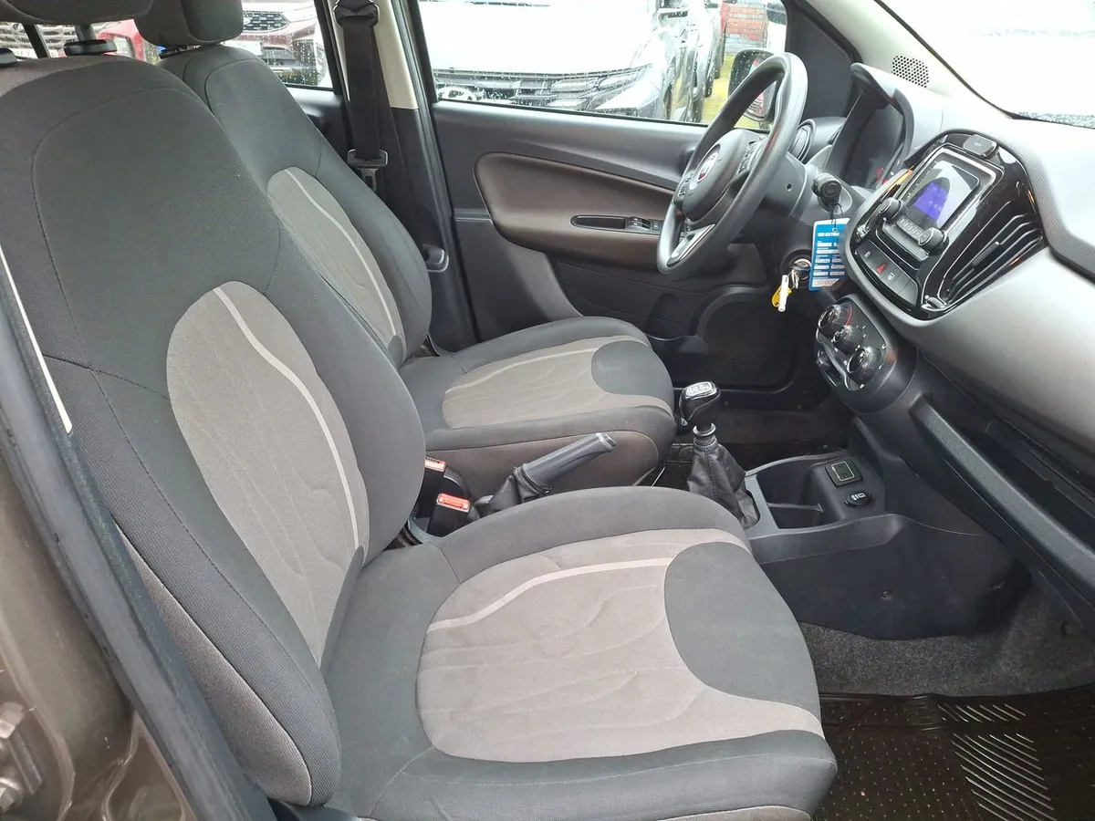 Fiat Uno 1.4 Way Evo Style 4x2 Aa Mt 5p año 2019