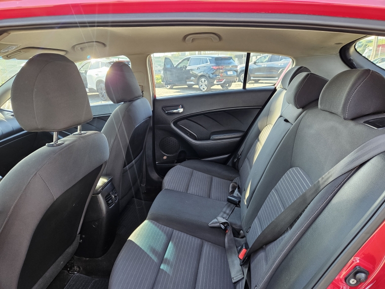 Kia Cerato 5 5 Ex Mt 1.6 año 2019