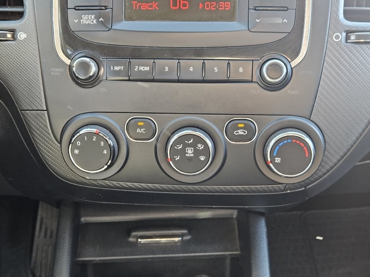 Kia Cerato 5 5 Ex Mt 1.6 año 2019