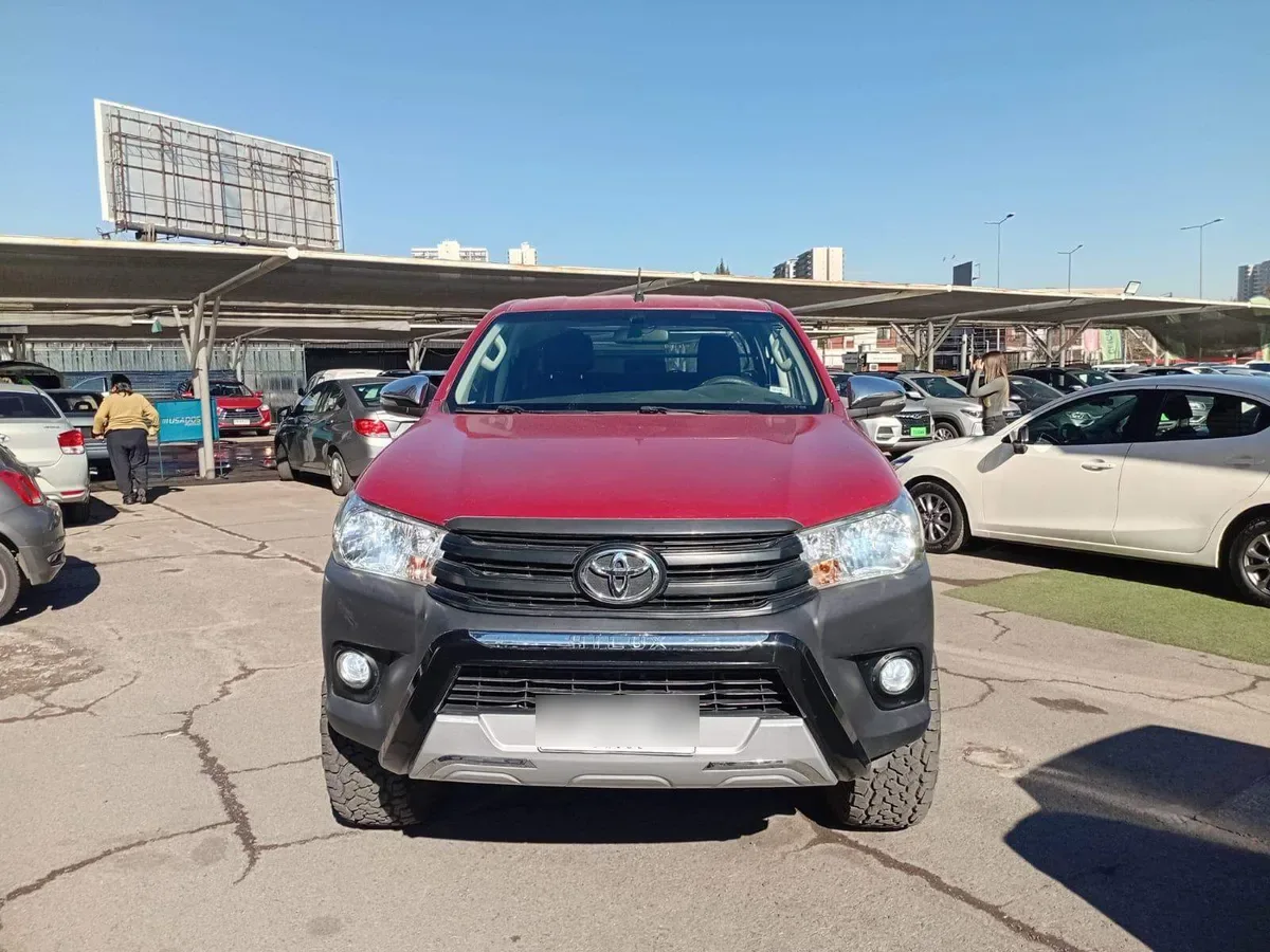 Toyota Hilux 2.4 Dx Diesel 4x4 Dob. Cab. 7ab Mt 4p año 2023