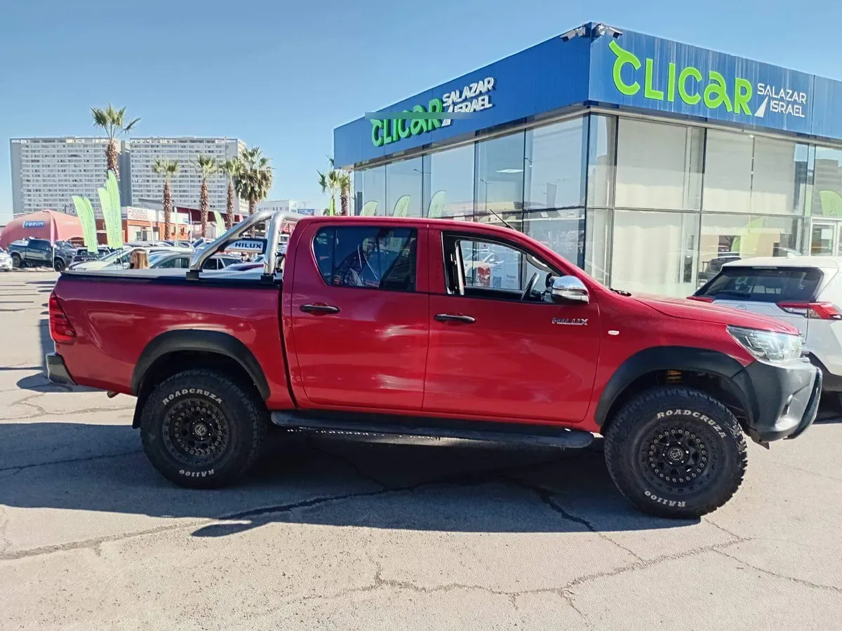 Toyota Hilux 2.4 Dx Diesel 4x4 Dob. Cab. 7ab Mt 4p año 2023
