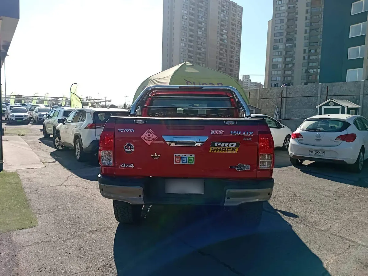 Toyota Hilux 2.4 Dx Diesel 4x4 Dob. Cab. 7ab Mt 4p año 2023