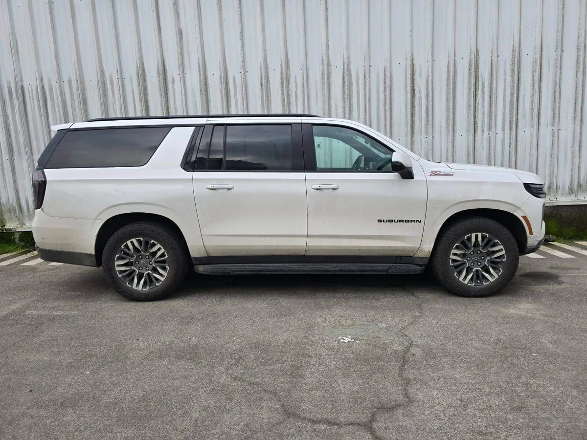 Chevrolet Suburban 5.3l Z71 Awd At 5p año 2026