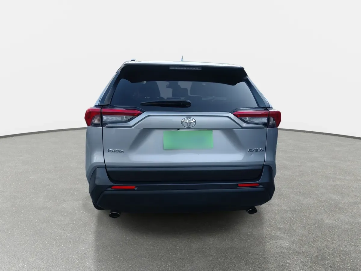 Toyota Rav 4 2.5 Xle 4x2 At 5p año 2022