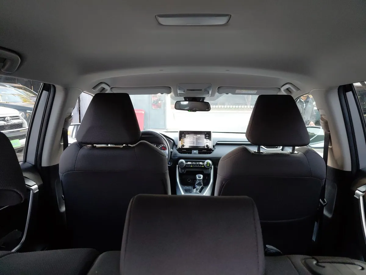 Toyota Rav 4 2.5 Xle 4x2 At 5p año 2022
