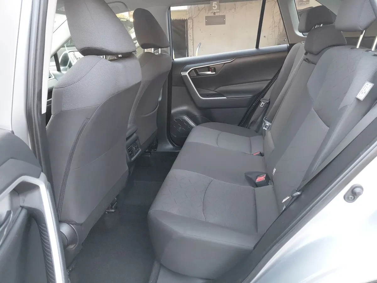 Toyota Rav 4 2.5 Xle 4x2 At 5p año 2022