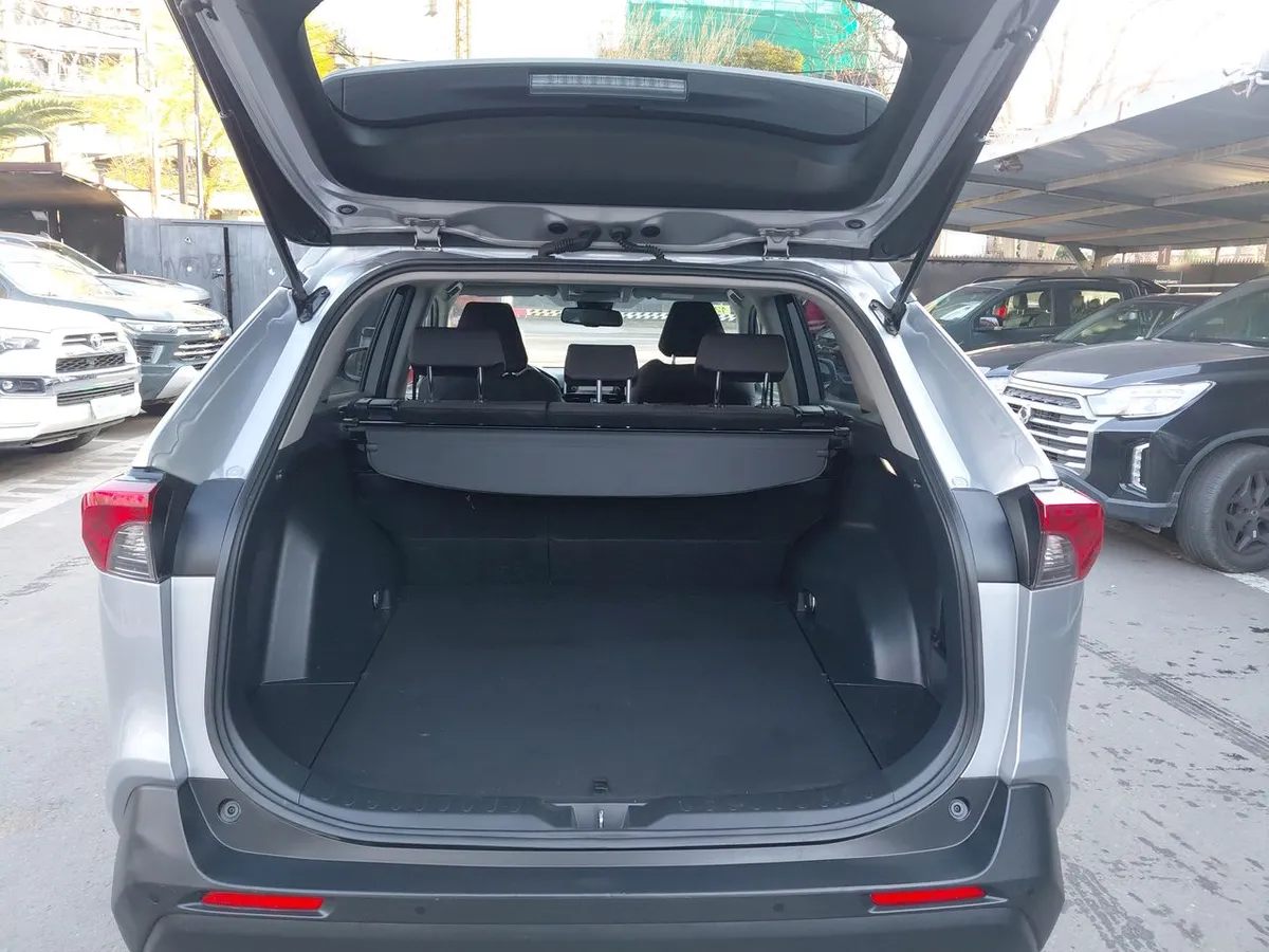 Toyota Rav 4 2.5 Xle 4x2 At 5p año 2022