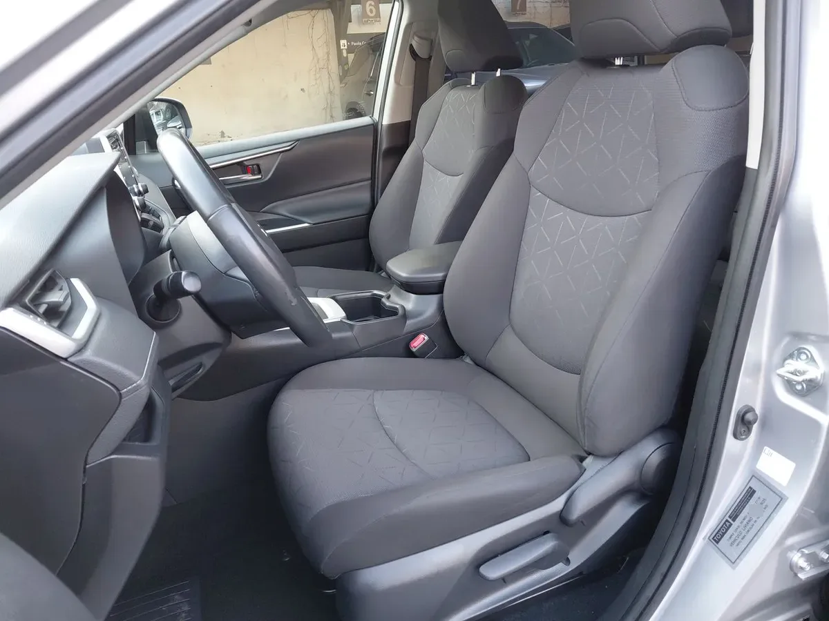 Toyota Rav 4 2.5 Xle 4x2 At 5p año 2022