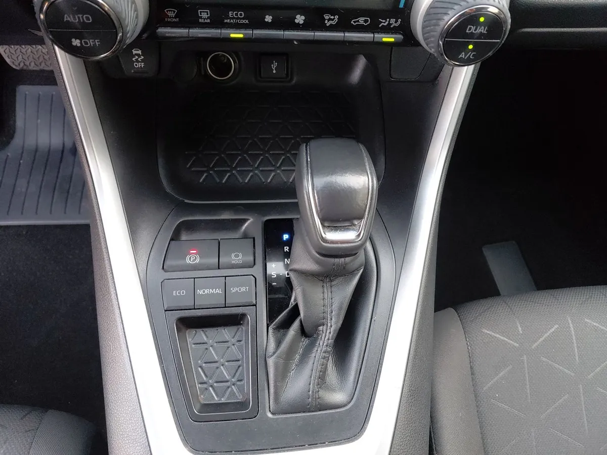 Toyota Rav 4 2.5 Xle 4x2 At 5p año 2022