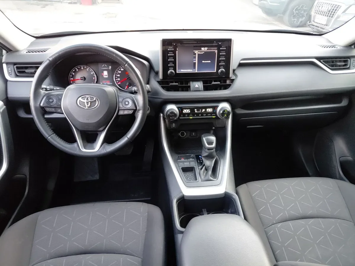 Toyota Rav 4 2.5 Xle 4x2 At 5p año 2022