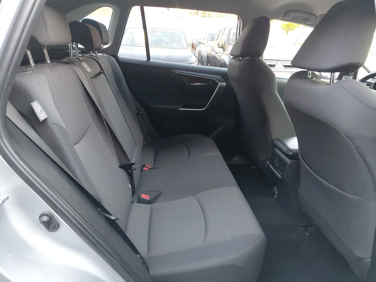 Toyota Rav 4 2.5 Xle 4x2 At 5p año 2022