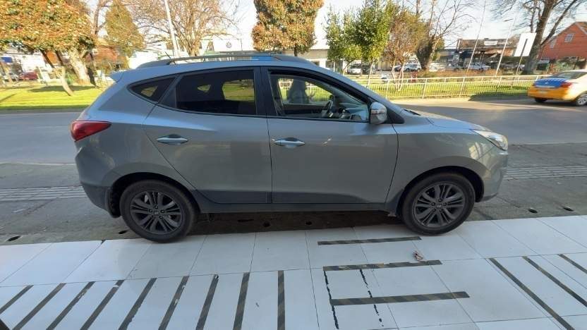 Hyundai Tucson 2.0 Gl 2wd Lm Pe Ac 2ab At 5p año 2016