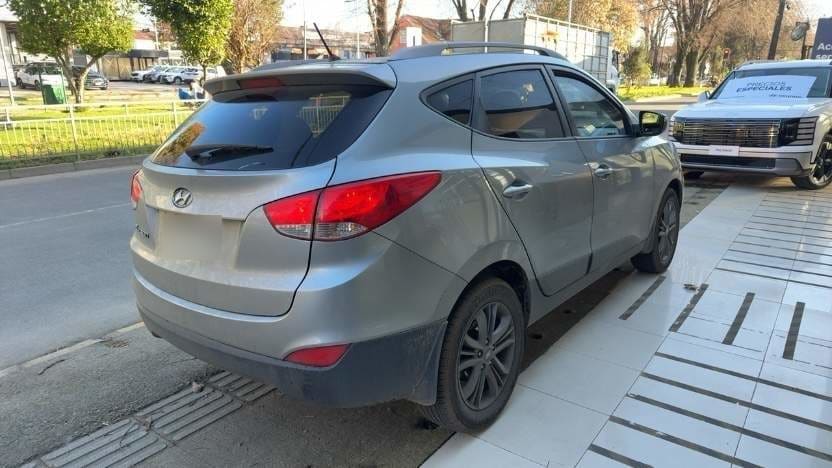 Hyundai Tucson 2.0 Gl 2wd Lm Pe Ac 2ab At 5p año 2016