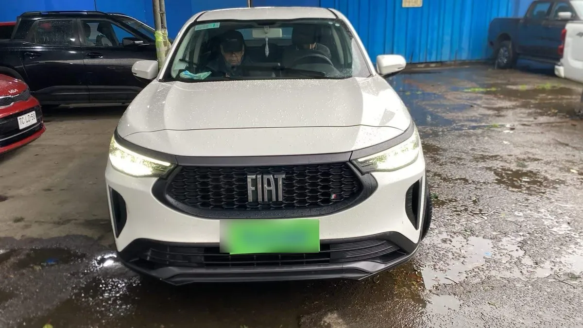 Fiat Fastback 1.0 Drive 4x2 Cvt At 5p año 2024