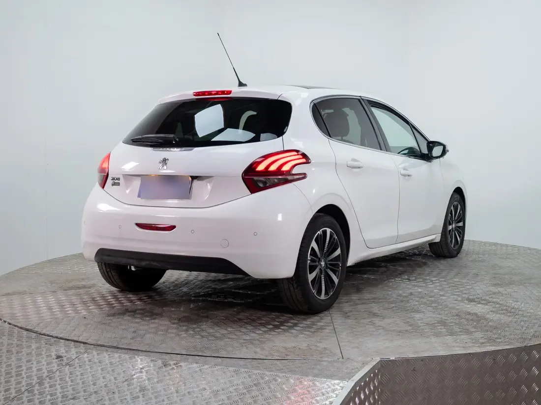 Peugeot 208 1.2 Signature Puretech At año 2019
