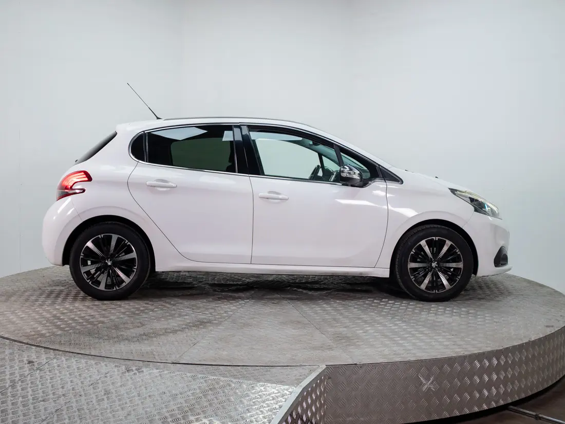 Peugeot 208 1.2 Signature Puretech At año 2019
