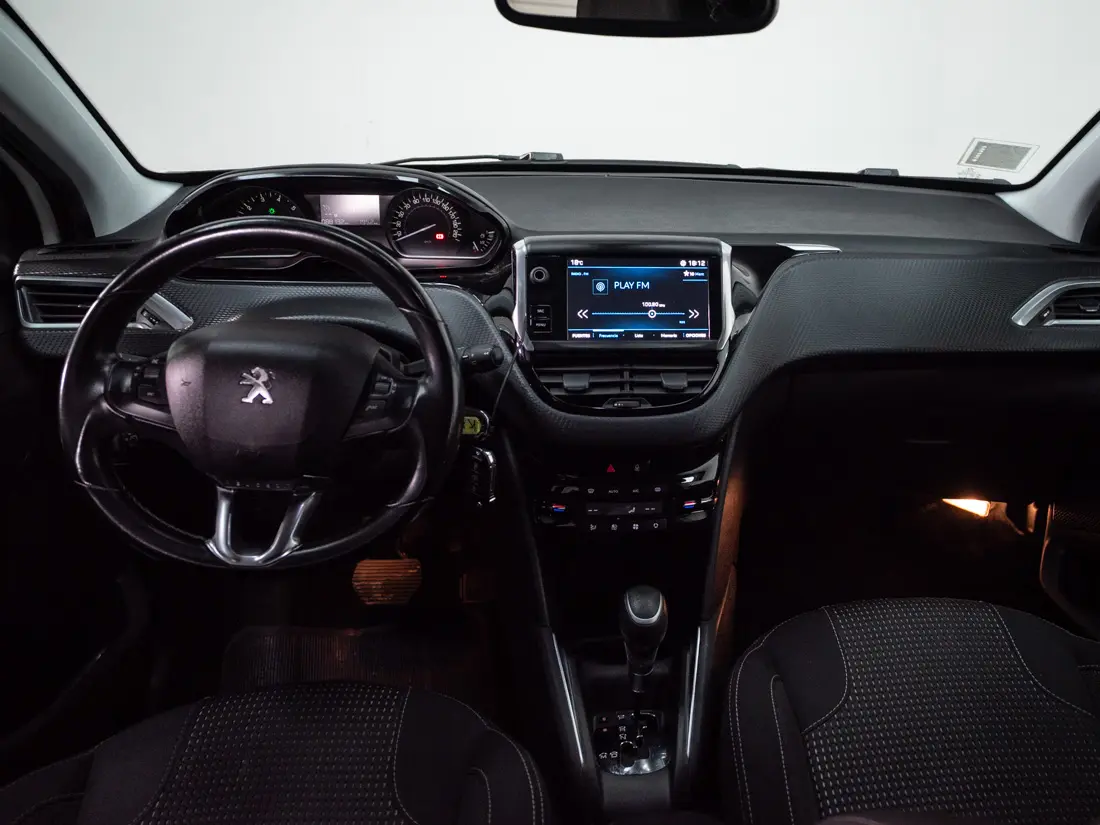 Peugeot 208 1.2 Signature Puretech At año 2019