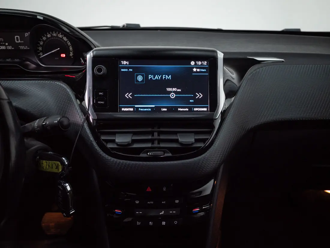 Peugeot 208 1.2 Signature Puretech At año 2019
